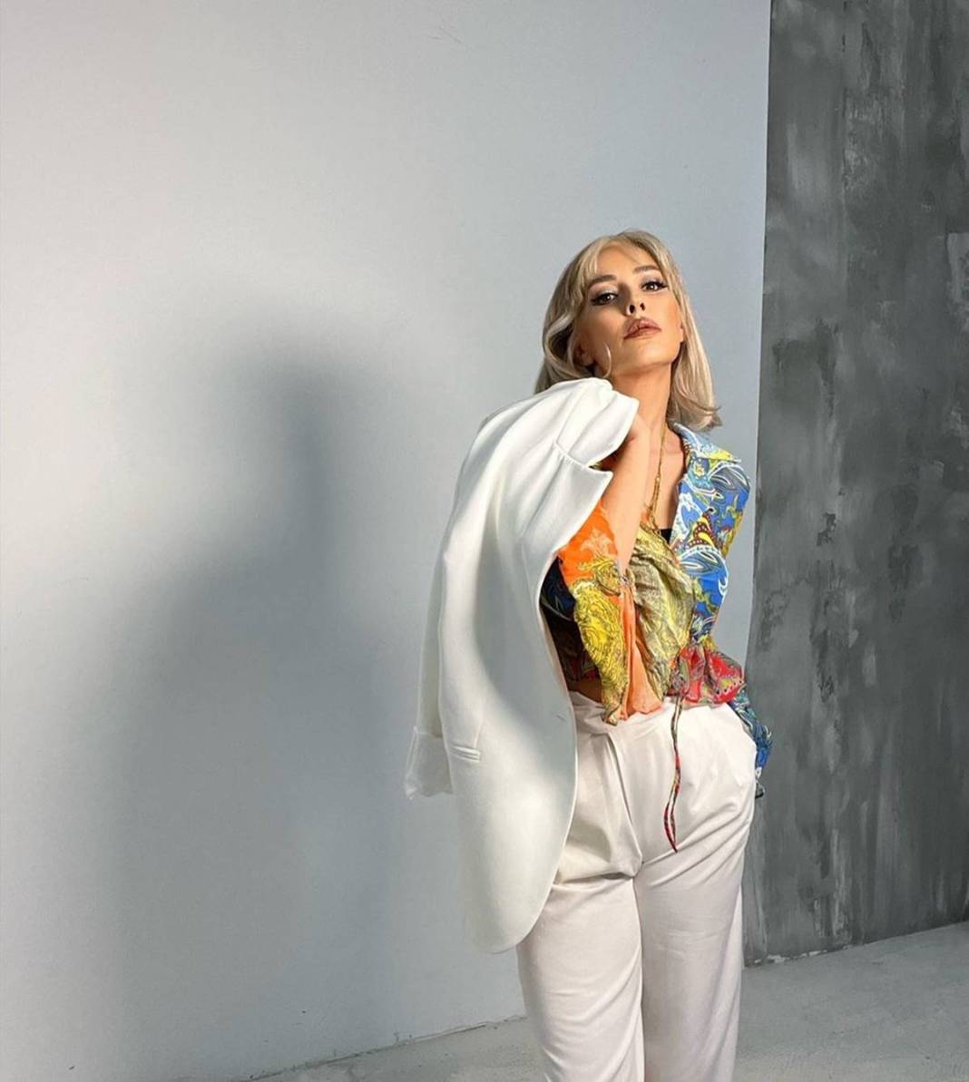 Helin Avşar'ı gören tanıyamıyor! Hülya Avşar'ın kız kardeşi estetikle bambaşka biri oldu, 'estetik değil yüz nakli' 11